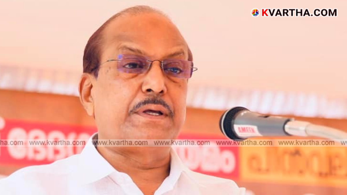  PK Kunhalikutty addressing media in Malappuram