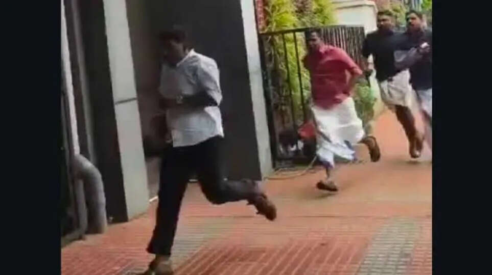  Youth Morcha protests at Kannur District Panchayat