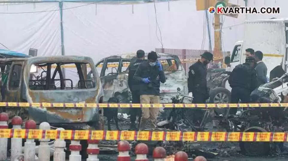NIA officials inspecting the car blast site near Red Fort, Delhi.