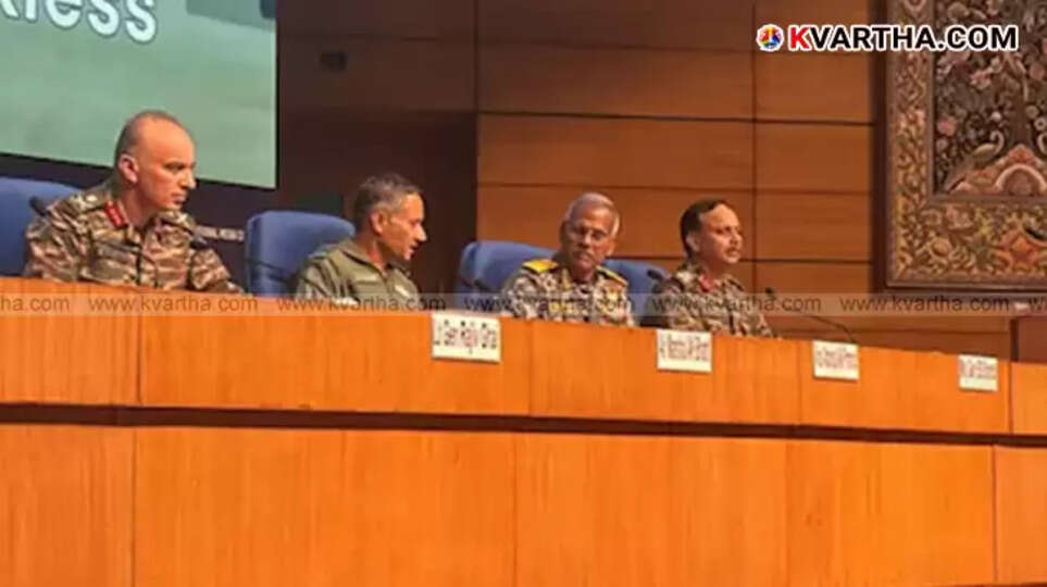 Experts discussing air defense systems.