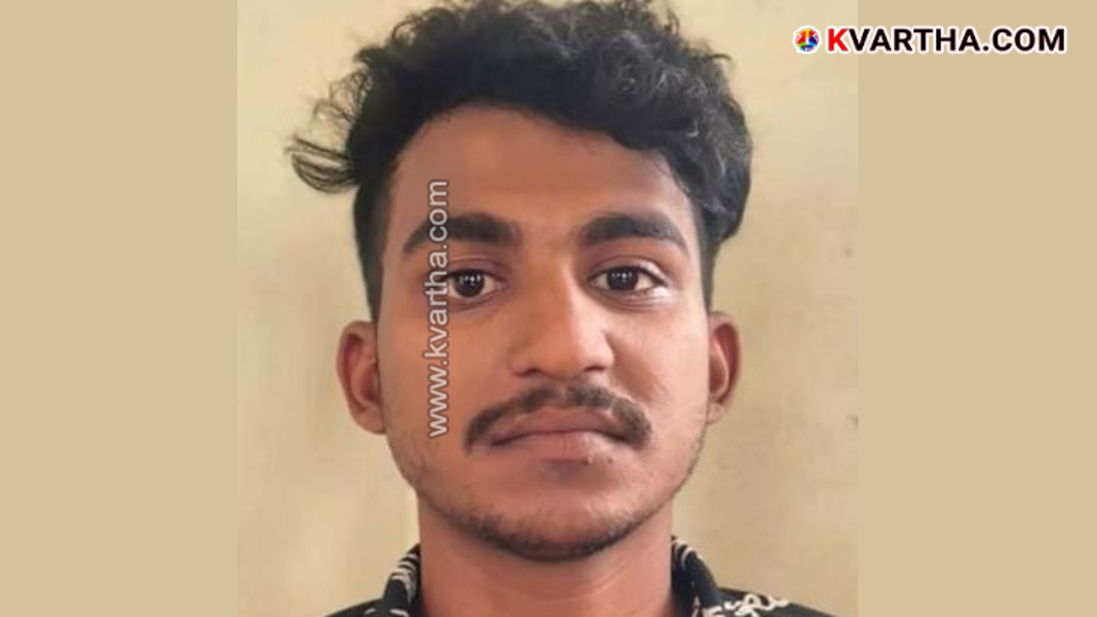  Police displaying seized MDMA packets in Thaliparamba drug bust case