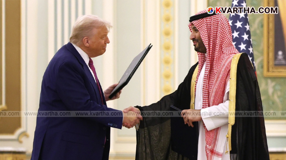  Donald Trump and MBS shaking hands at a meeting.