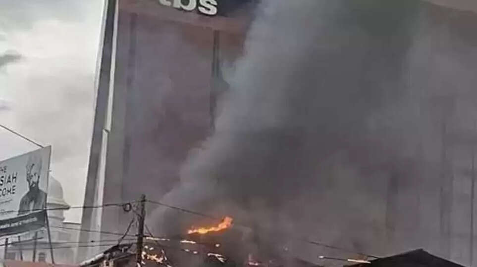 Kozhikode: Gas Cylinder Explosion in Mananchira, Kozhikode, Gas Cylinder, Explosion, Mananchira, Fire