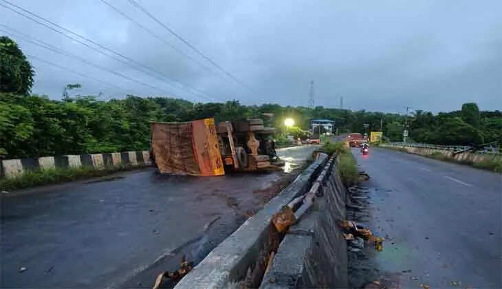 Lorry Accident in Pazhayangadi, Kerala: Worker Injured