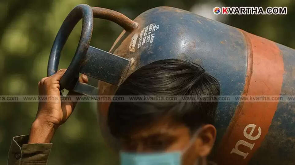 An LPG gas cylinder with a price tag, symbolizing the reduction in commercial LPG prices.
