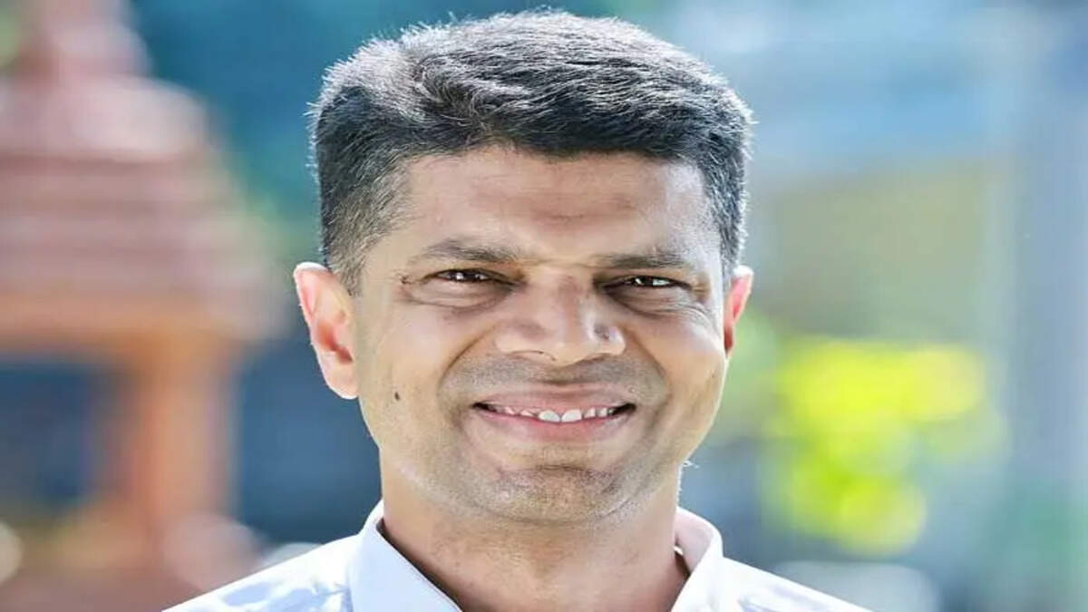 V K Pandian