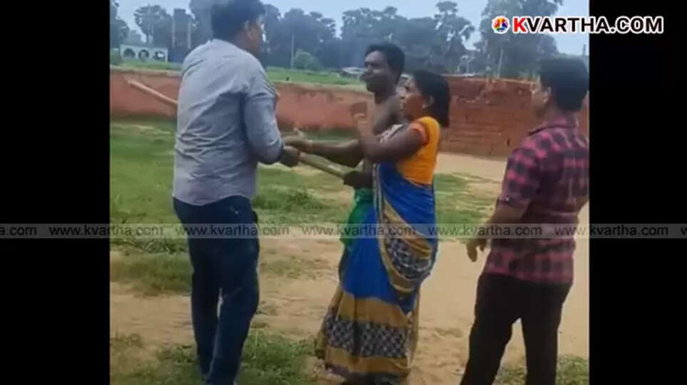  Injured teacher Rakesh Ranjan Srivastava after being attacked by student's family.