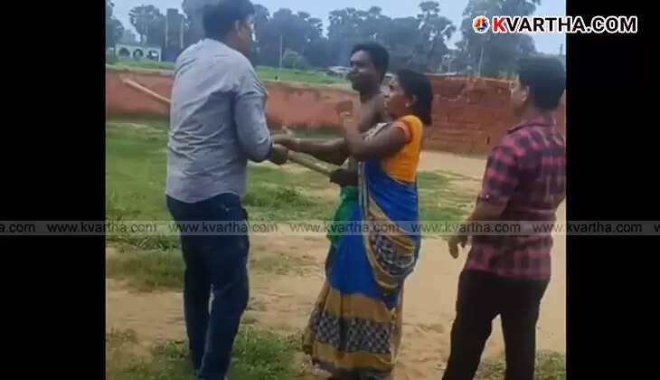 Injured teacher Rakesh Ranjan Srivastava after being attacked by student's family.