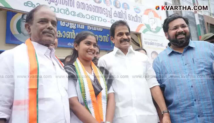 KC Venugopal MP interacting with youth at Kuravankonam Food Court with UDF candidate Vaishnavi Suresh.