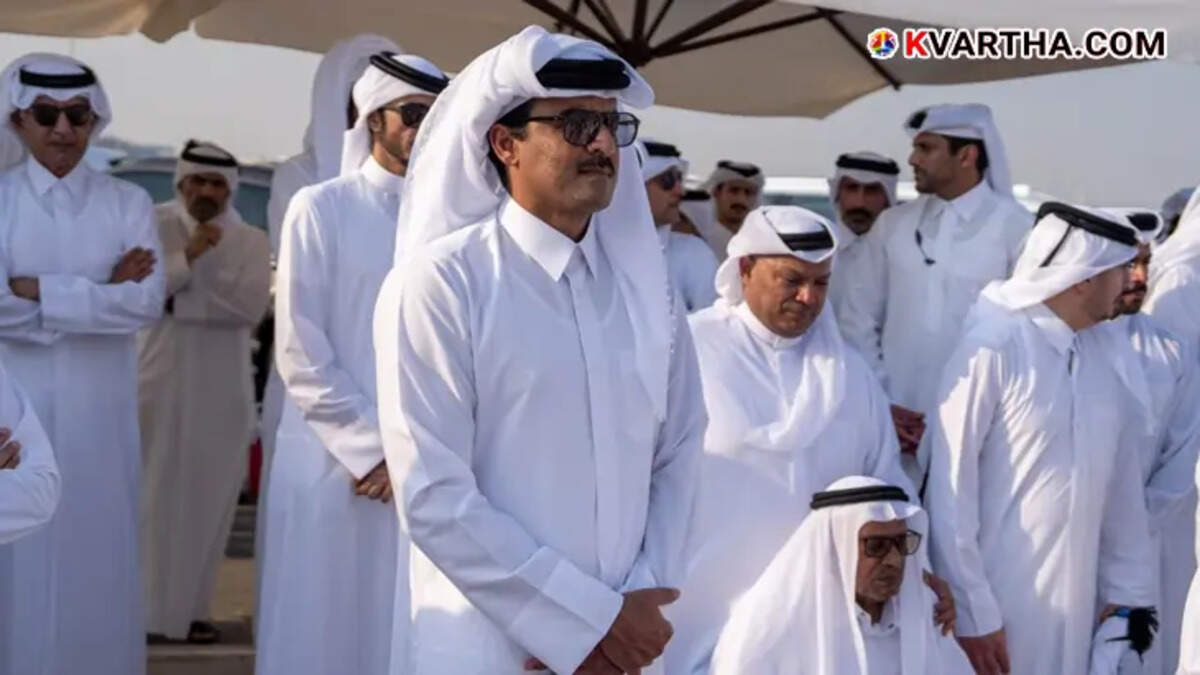 Qatar Amir Sheikh Tamim attending the funeral.
