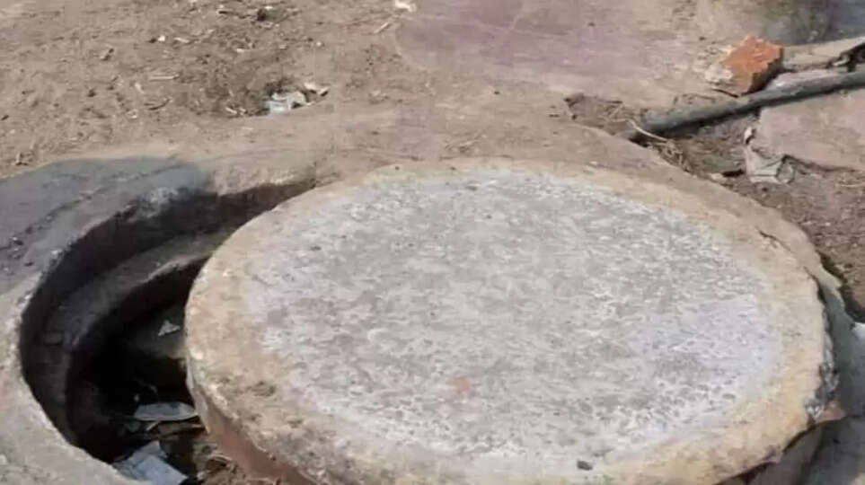 Puducherry: Three die after inhaling poisonous gas from manhole, Died, Obituary, National, News, House   