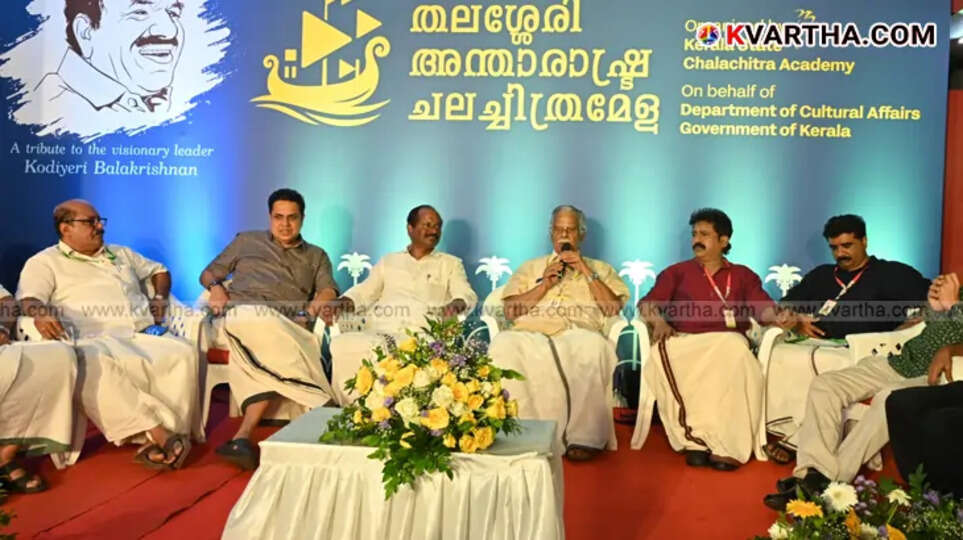 T Padmanabhan speaking at MT Vasudevan Nair tribute event