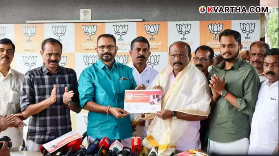 Madhu Mullashery joins BJP after being expelled from CPM