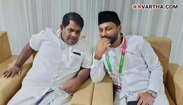 Welfare Party President Razak Paleri interacting with Samastha leaders at Kuniya conference.