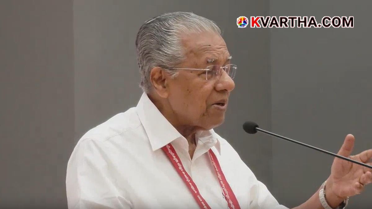 Image of Leader of Opposition Pinarayi Vijayan speaking at the CPIM Kannur expanded district committee meeting