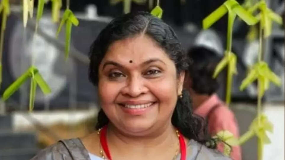 Actress Gayatri Varṣha Welcomes AMMA Executive Committee Resignation,&nbsp;AMMA, Gayatri Varṣha, Malayalam cinema.