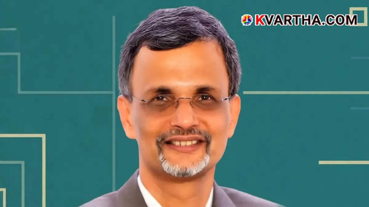 Conceptual image representing Chief Economic Advisor V. Anantha Nageswaran discussing education and career trends in India