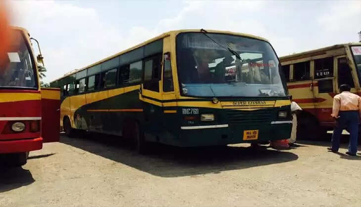 KSRTC bus falls into river in Thiruvambady 
