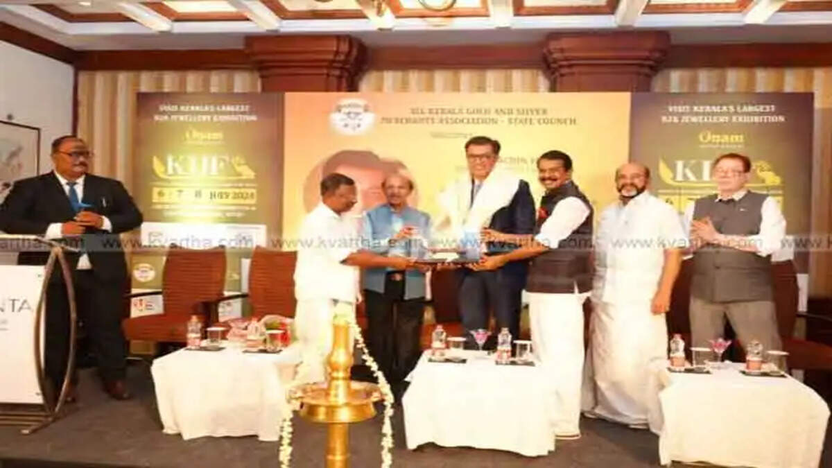 reception given to world gold council ceo sachin jain&nbsp;