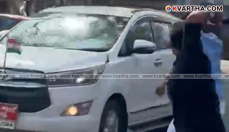  Yuva Morcha workers showing black flag to Minister VN Vasavan's convoy in Kannur.