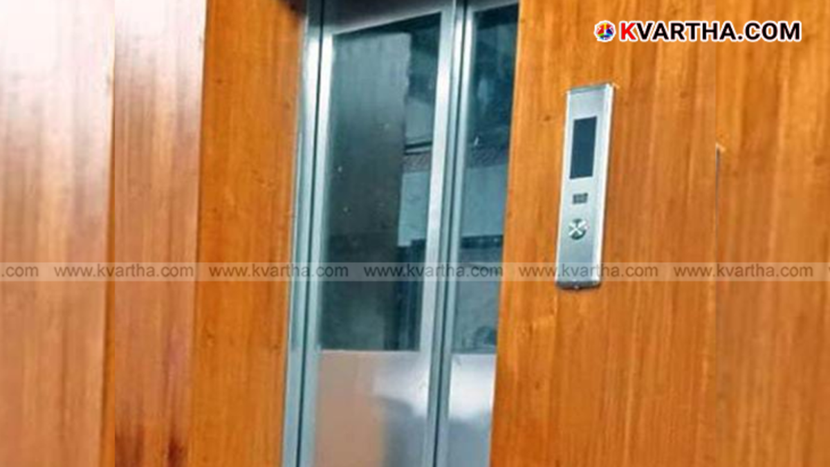 A photo of a lift inside the Taliparamba government hospital.